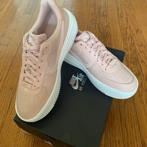 NEW with box Nike platform pink Air Force 1’s